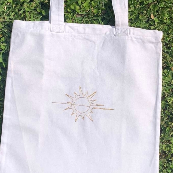 Handmade Canvas Tote Bag With Zipper - Picture 3 of 3